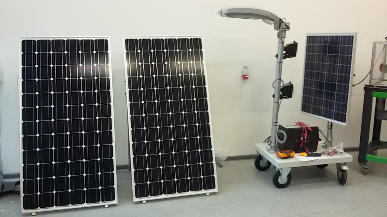 panele słoneczne w pracowni na Politechnice